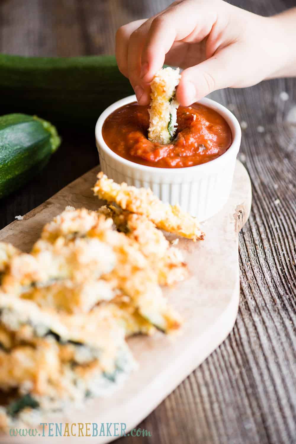 Dipping zucchini fry in sauce